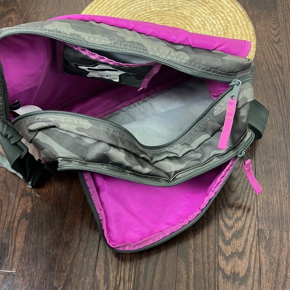 Gap Camo Shoulder Messenger Bag - Picture 11 of 11